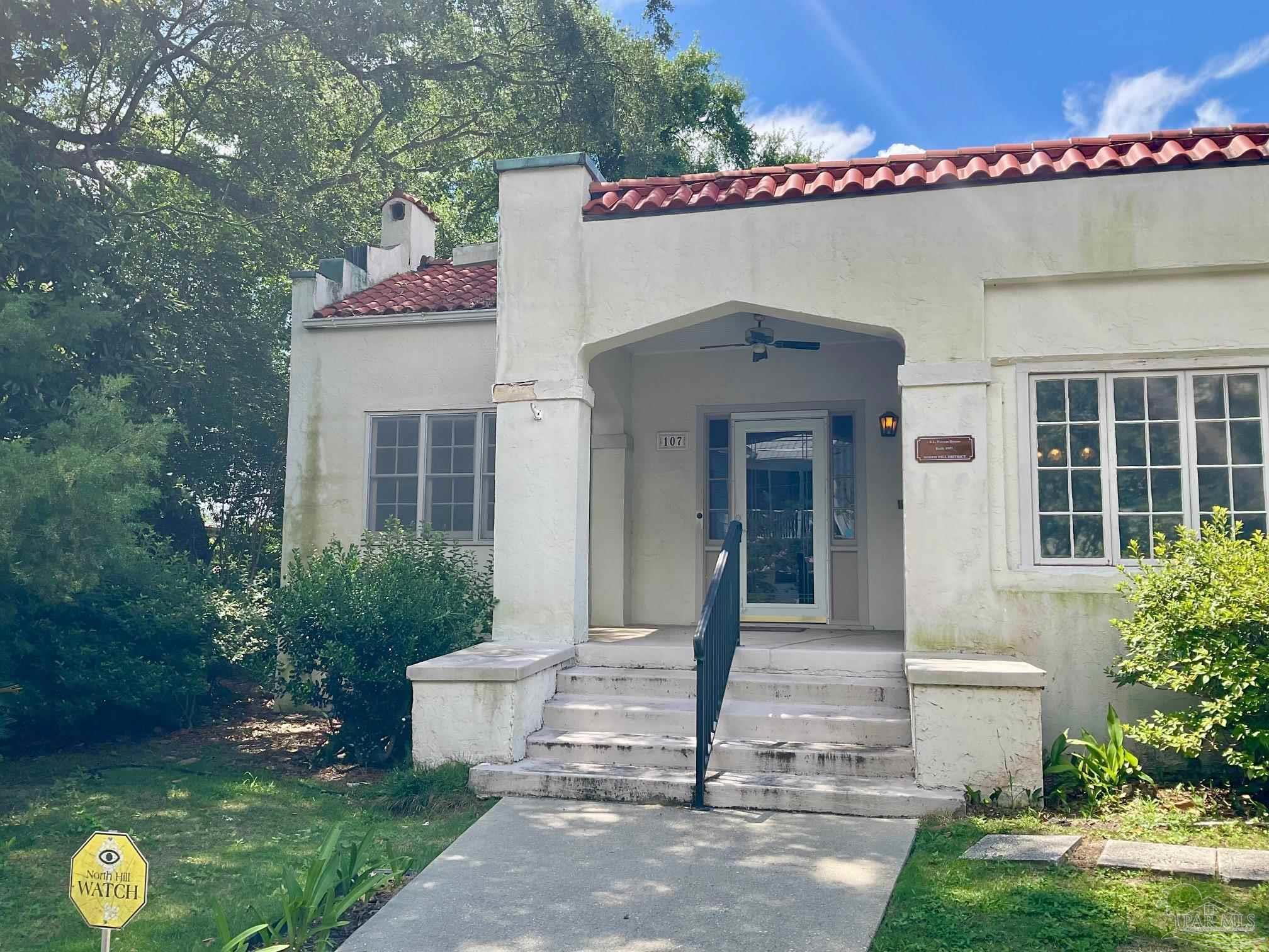 Property Photo: 107 W Lloyd St FL 32501