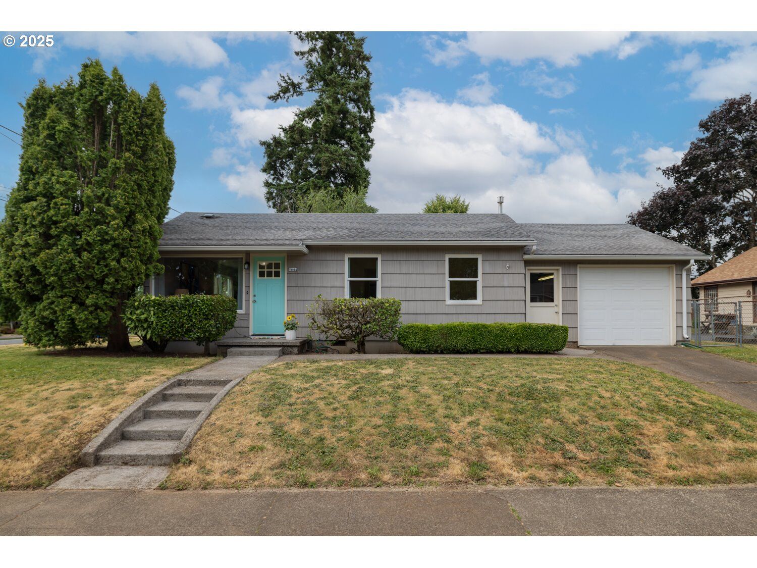 Property Photo:  5644 SE Knight St  OR 97206 