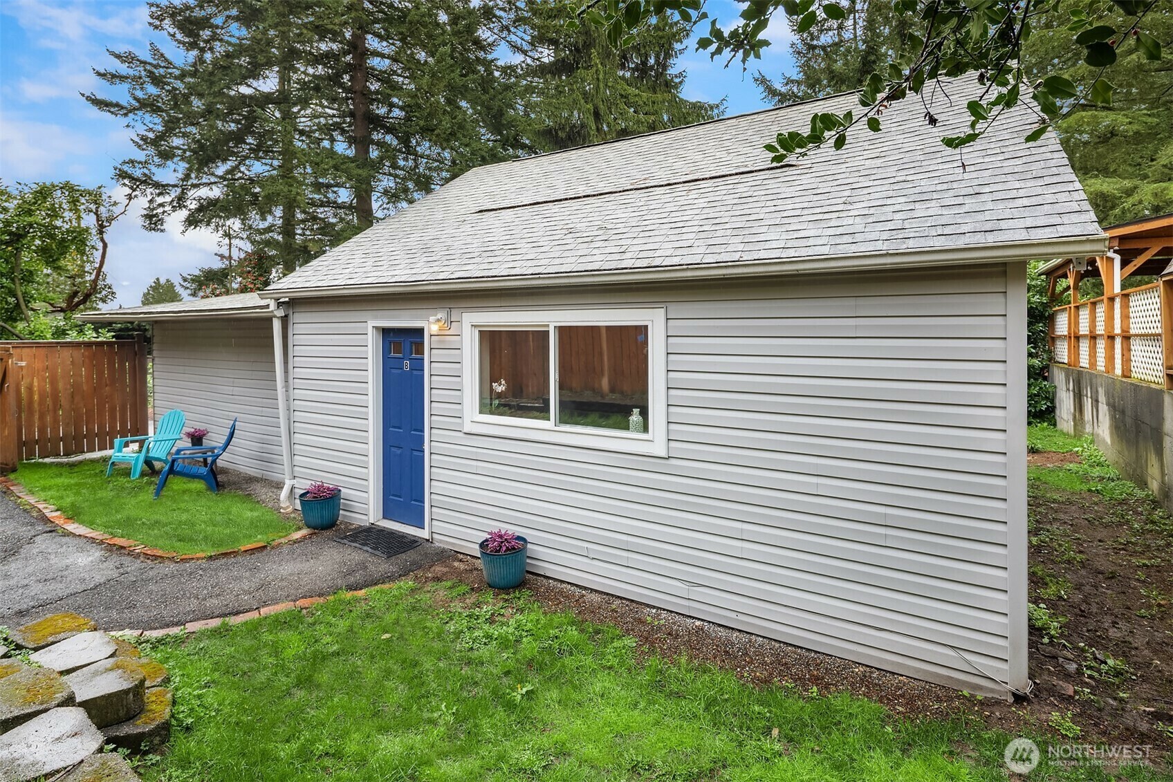 Property Photo: 19046 10th Avenue NE B WA 98155