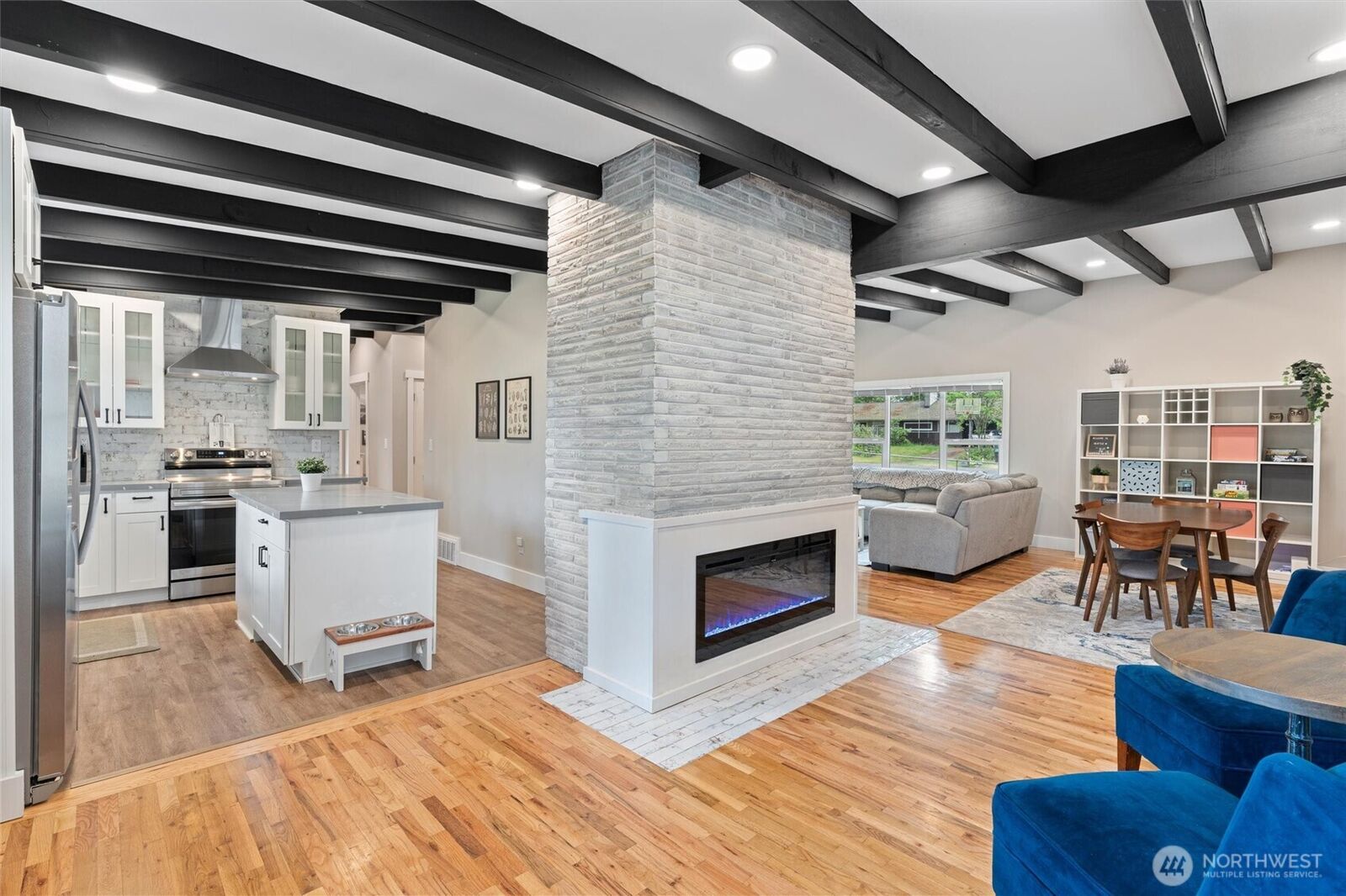 Property Photo:  18568  Densmore Avenue N  WA 98133 