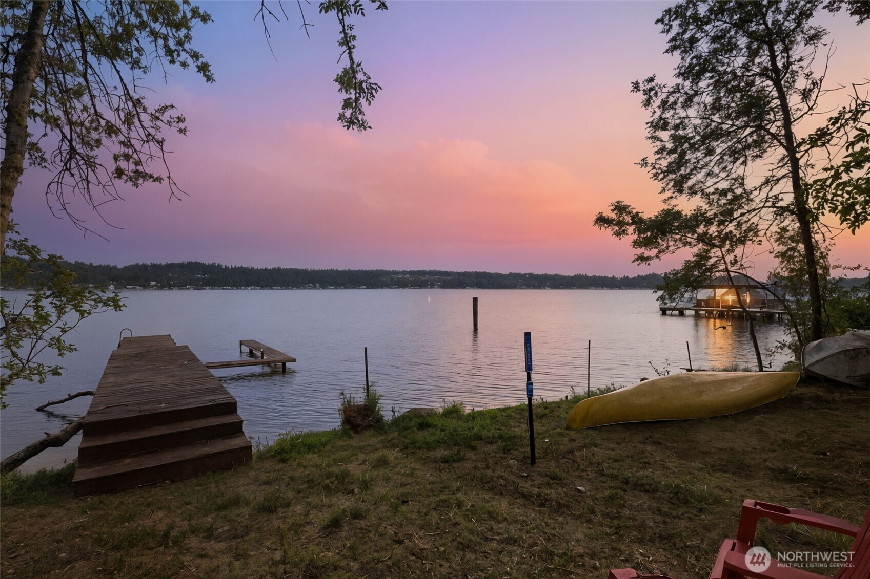 Property Photo: 1711 E Lake Sammamish Place SE WA 98075