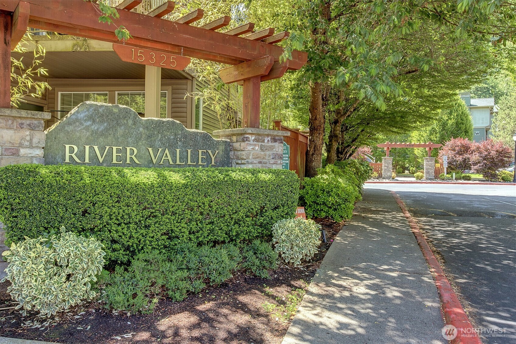 Property Photo:  15325 SE 155th Place Q2  WA 98058 
