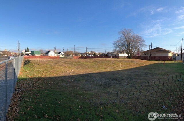 Property Photo: 703 W Main Street WA 99362