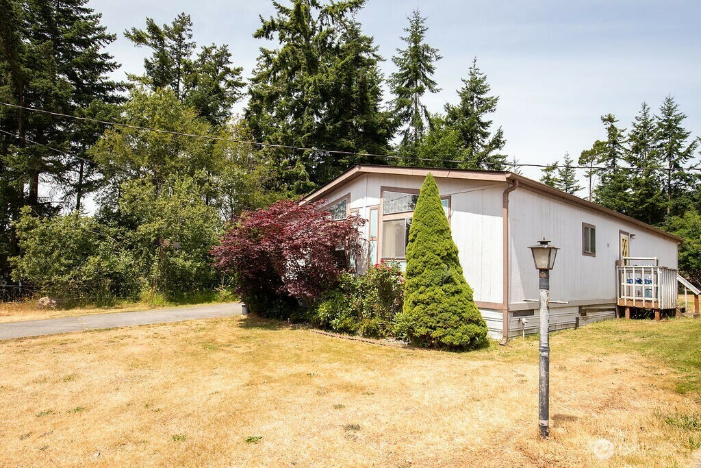 Property Photo:  1361 NE Goldie Road 17  WA 98277 