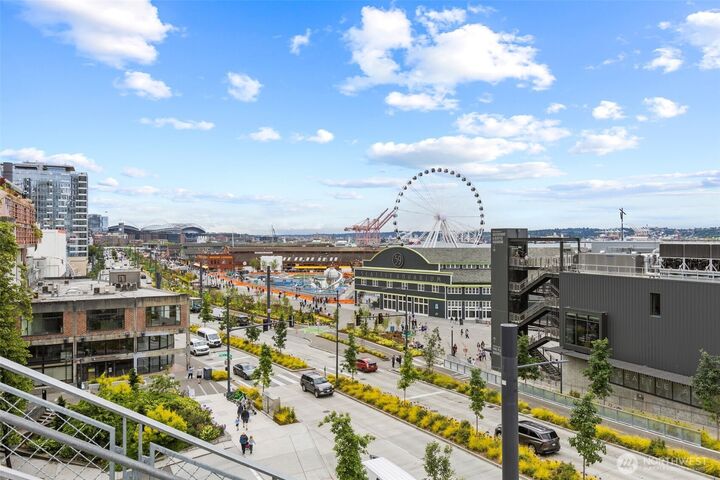 Property Photo:  1507  Western Avenue R302  WA 98101 