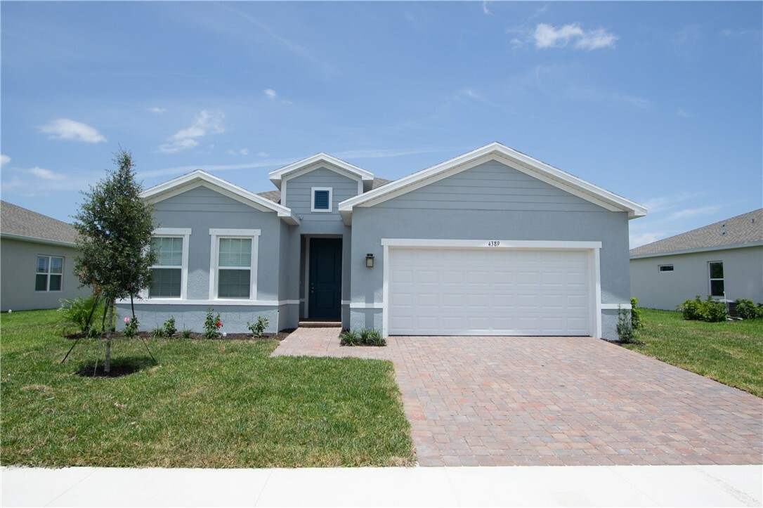 Property Photo: 4389 Lago Circle FL 32967