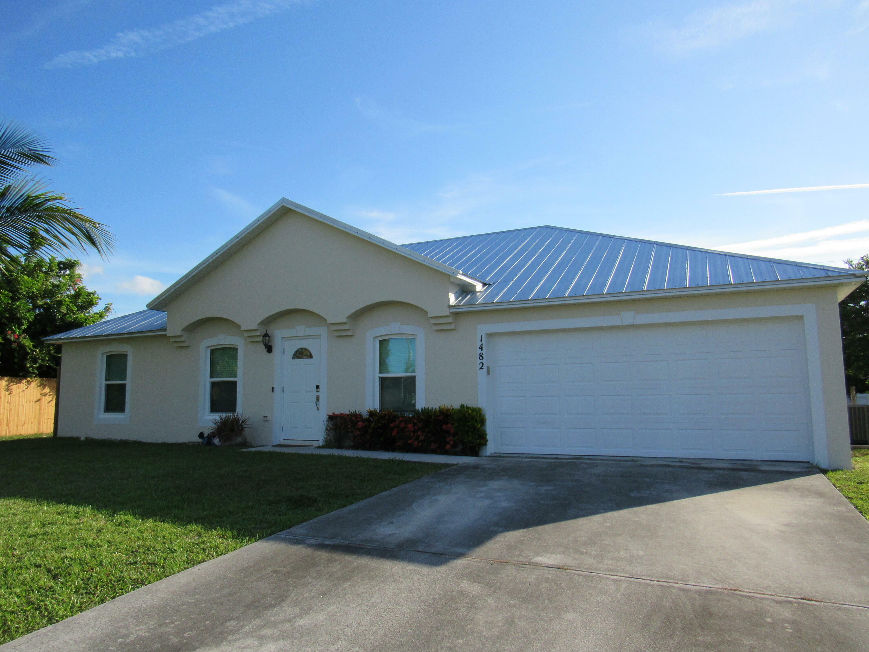 Property Photo:  1482 SE Kirke Lane  FL 34983 