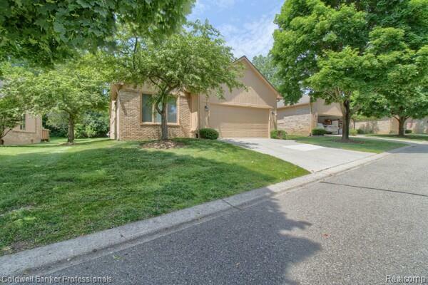 Property Photo: 35193 Knollwood Lane MI 48335