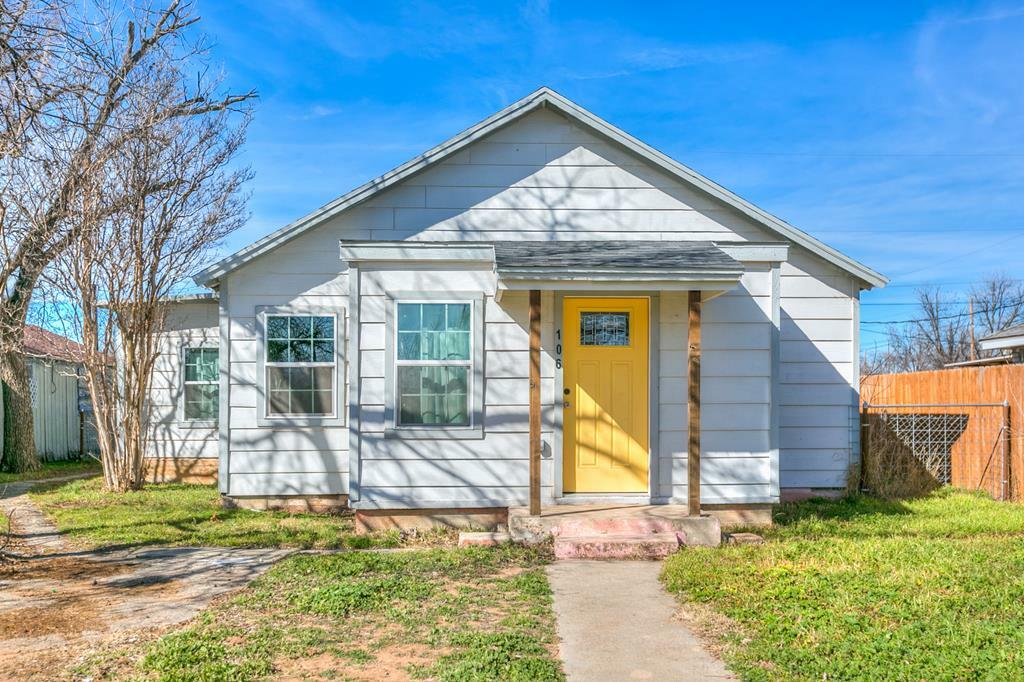 Property Photo:  106 W 27th St  TX 76903 