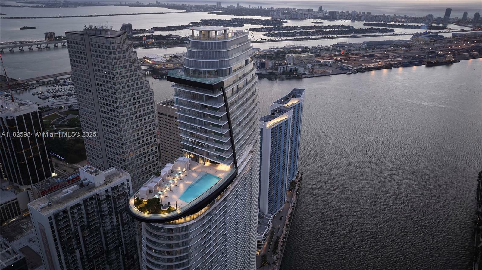 Property Photo: 300 Biscayne Blvd Way 2607 FL 33131