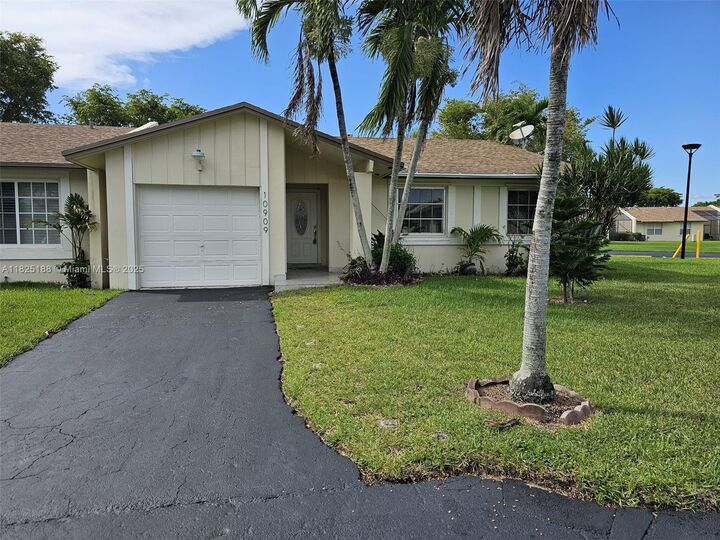 10909 SW 117th Pl  Miami FL 33186 photo