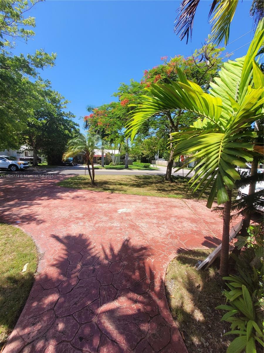 Property Photo: 1132 Moffett St FL 33009