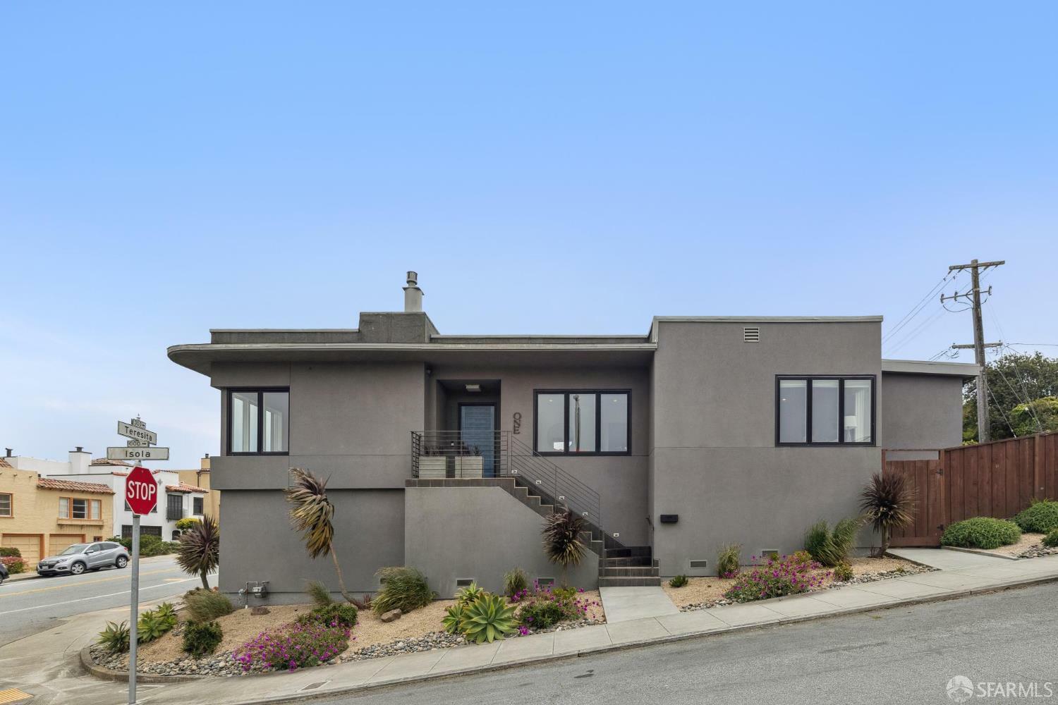 Property Photo: 1 Isola Way CA 94127