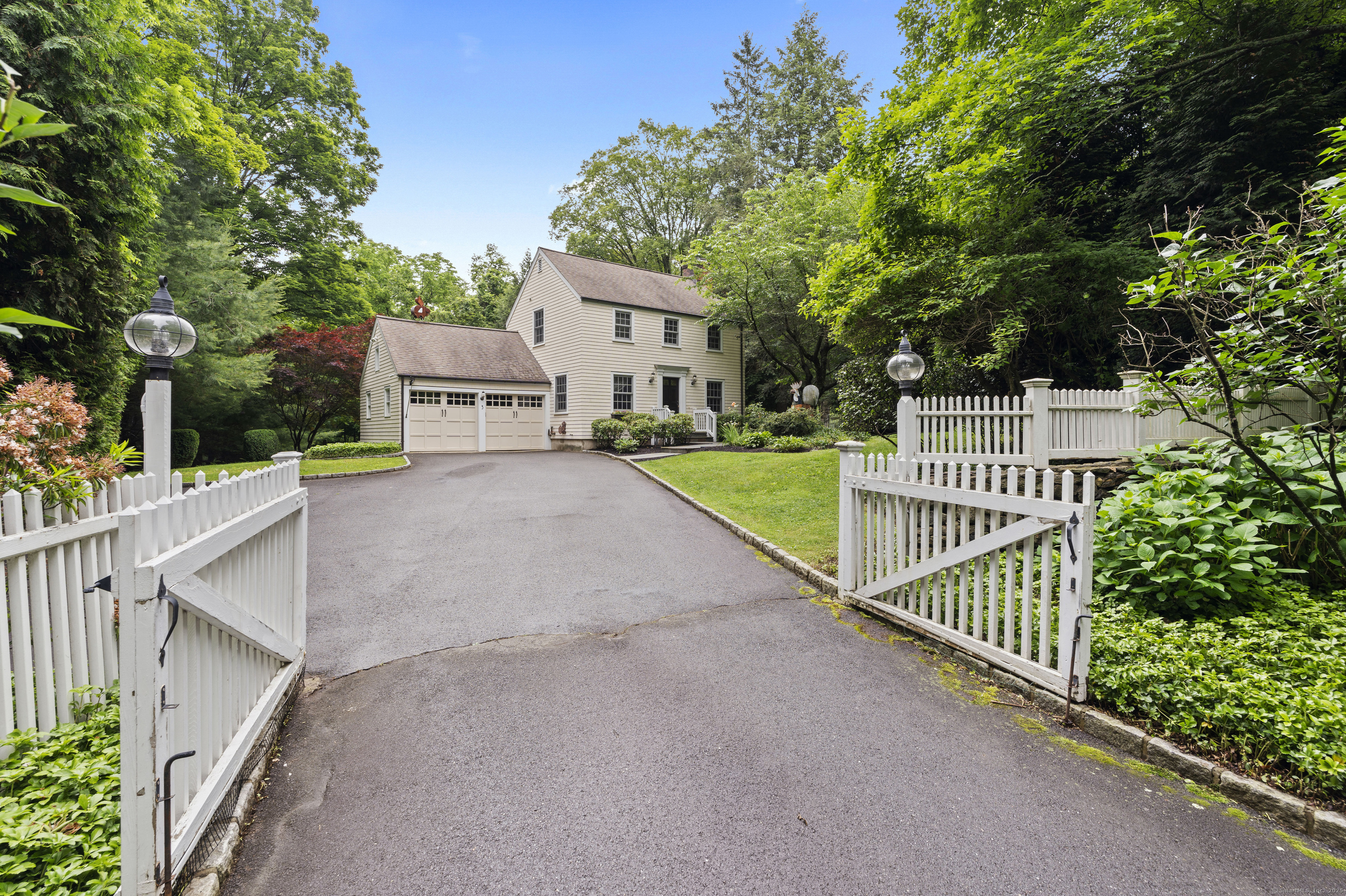 Property Photo: 3 Taunton Lane CT 06470