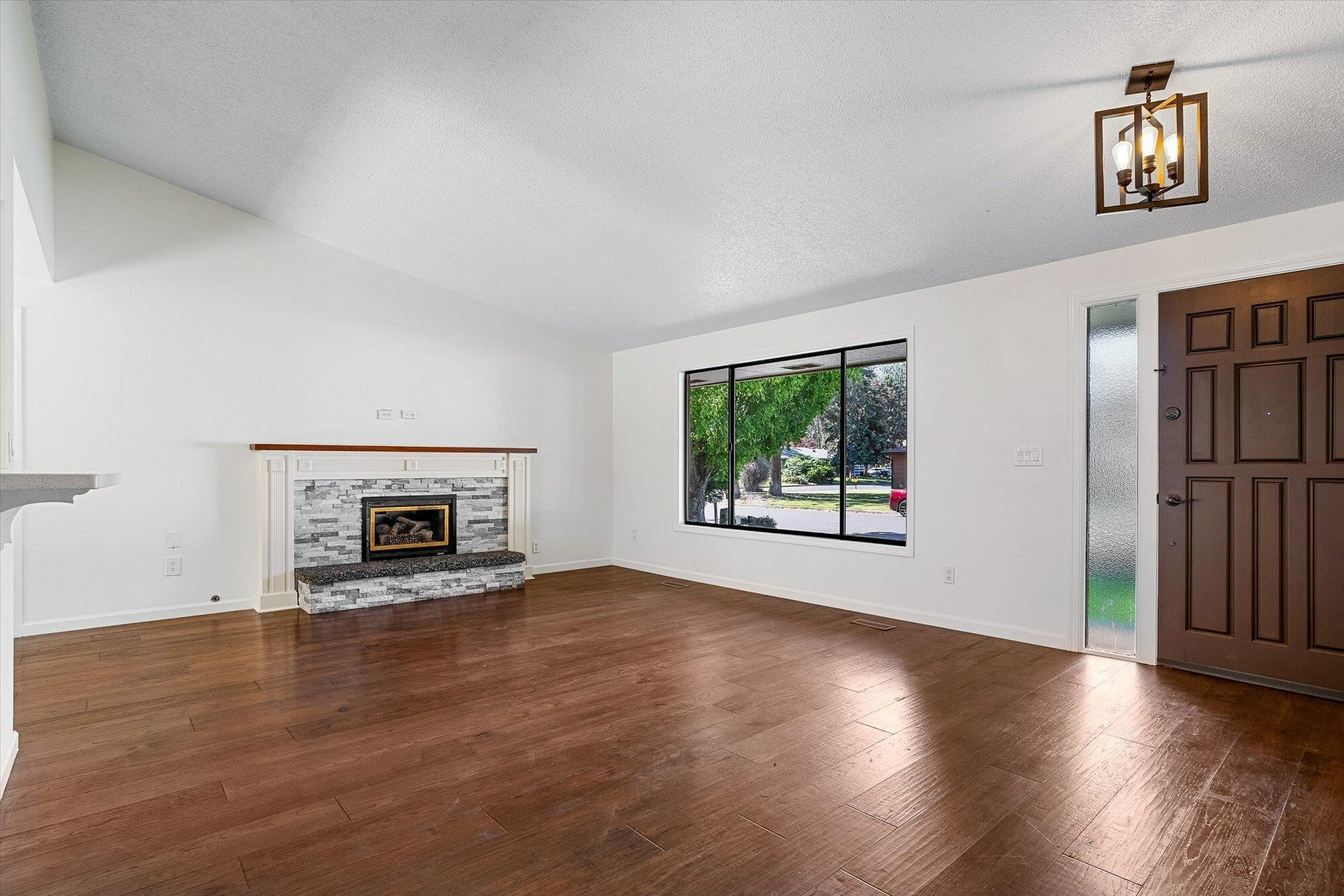 Property Photo: 317 E Eaton Ave WA 99218