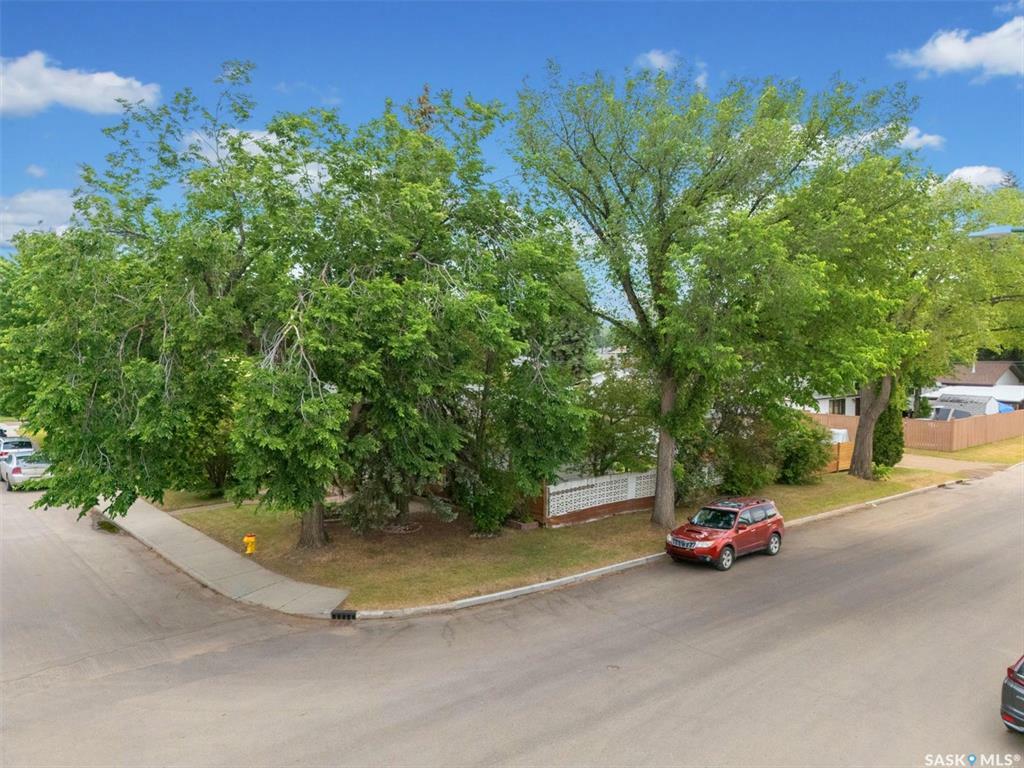 Property Photo: 2533 William Avenue SK S7J 1B2