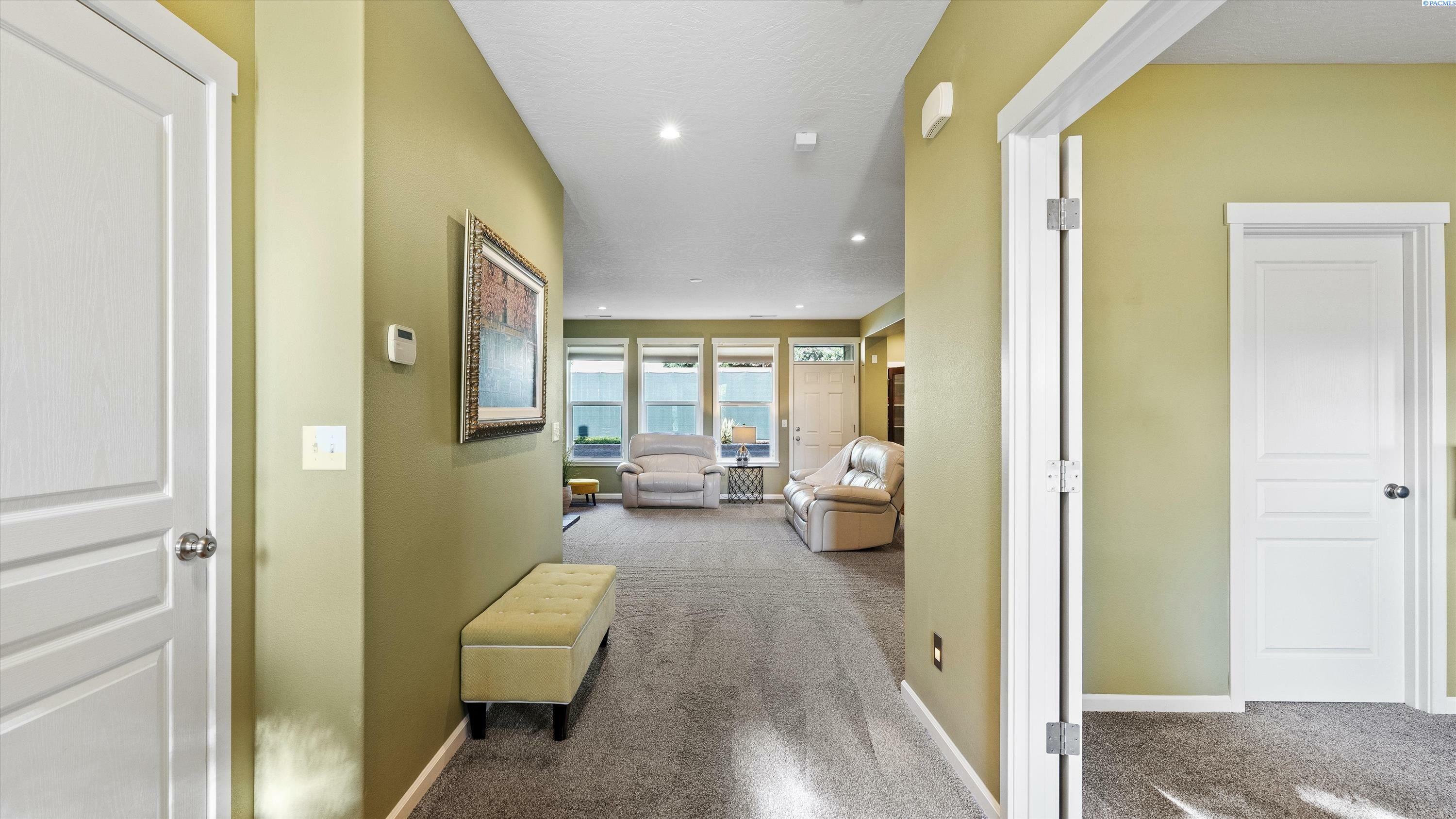Property Photo: 6102 Westmoreland Ln WA 99301