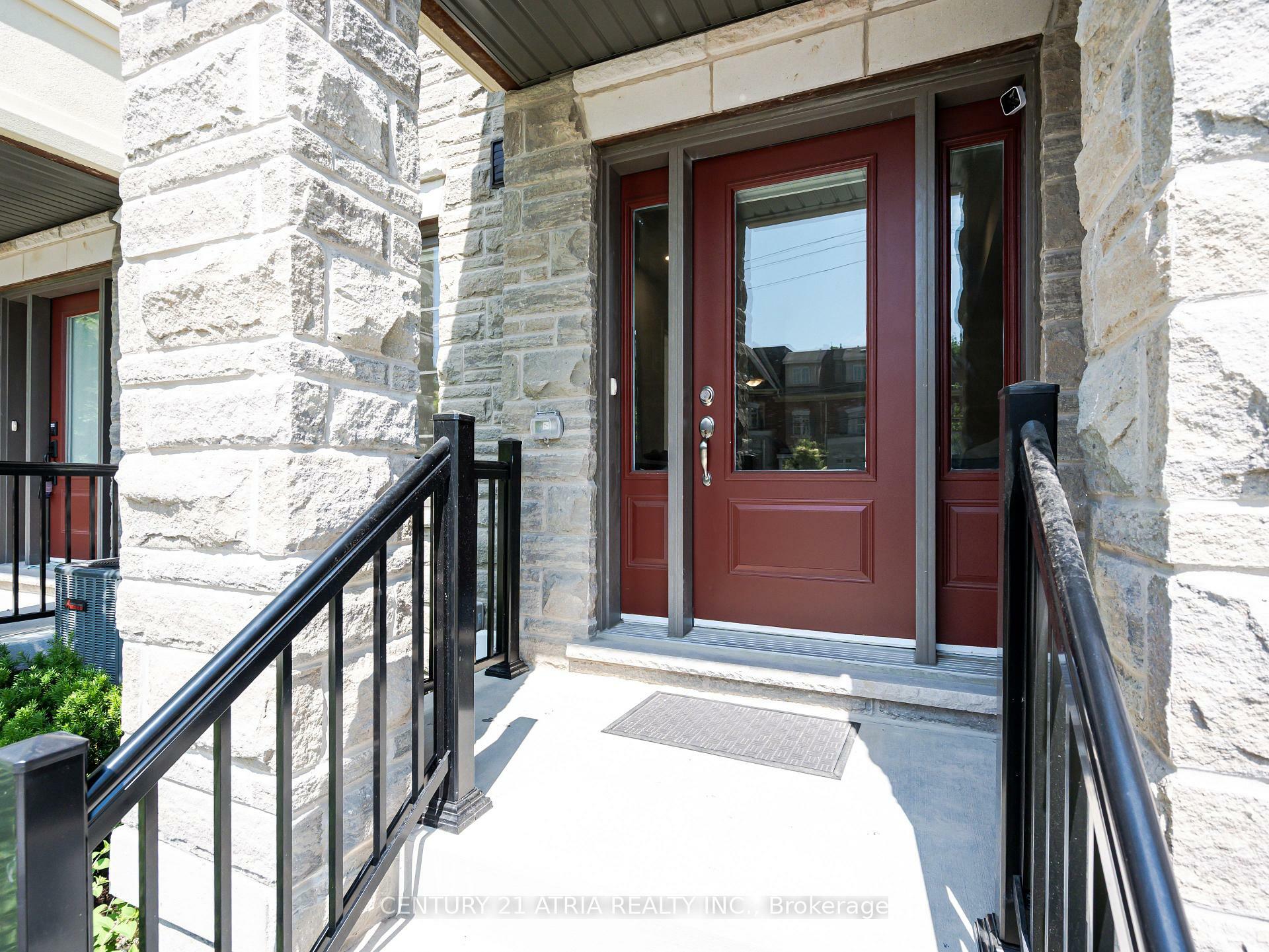Photo de la propriété: 38 Main Street ON L5M 1X8