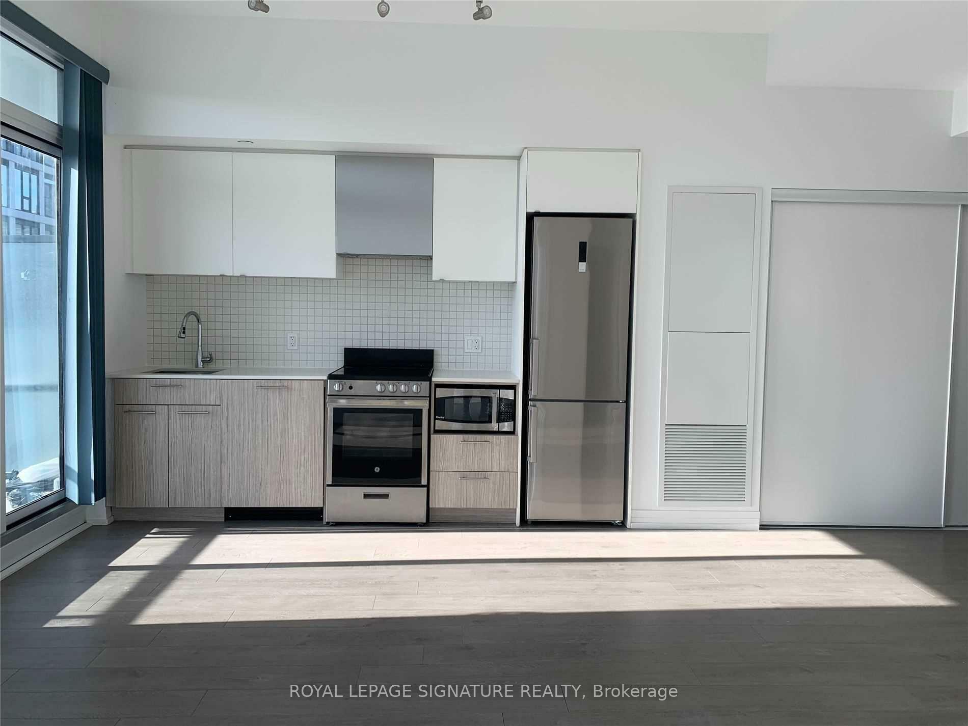 Property Photo: 251 Jarvis Street 1016 ON M5B 2C2