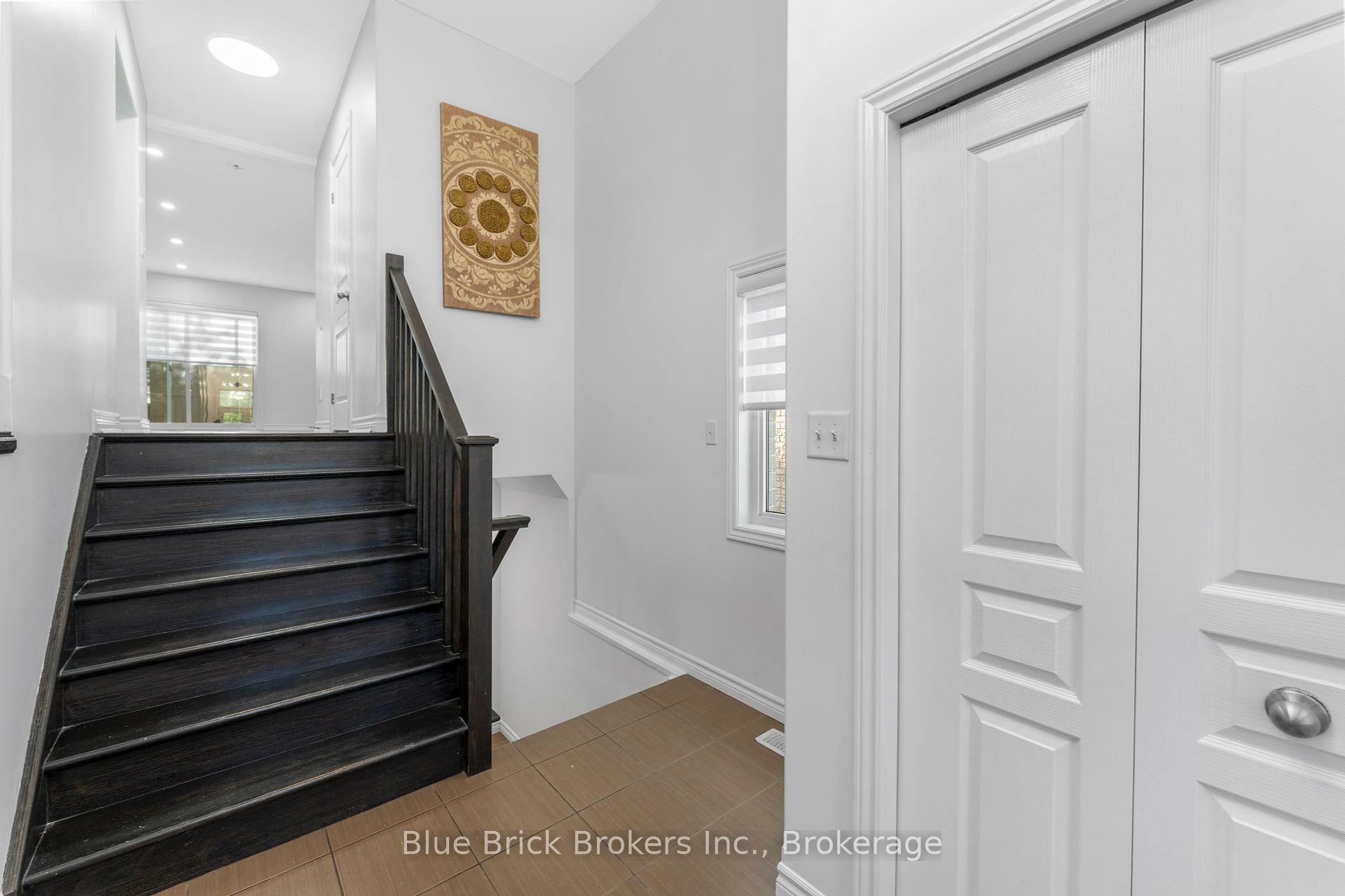 Photo de la propriété: 146 Newcastle Drive ON N2R 1W4