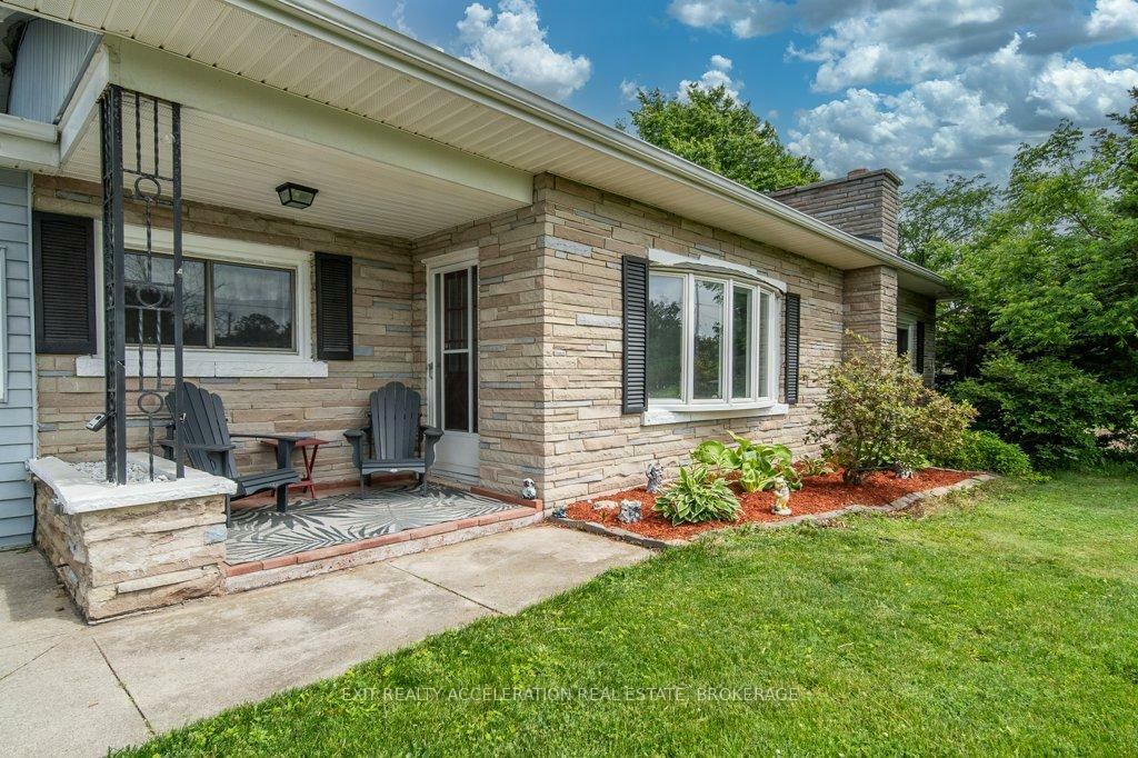 Property Photo: 1810 Sydenham Road ON K7L 4V4