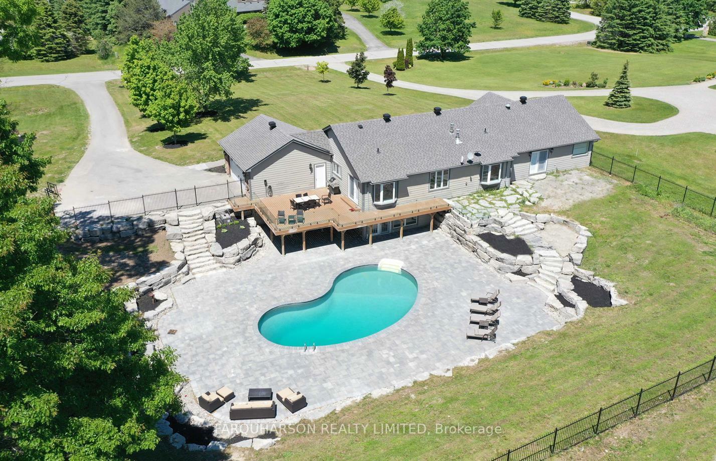 Property Photo:  23 Silver Spring Crescent  ON L9P 1R4 