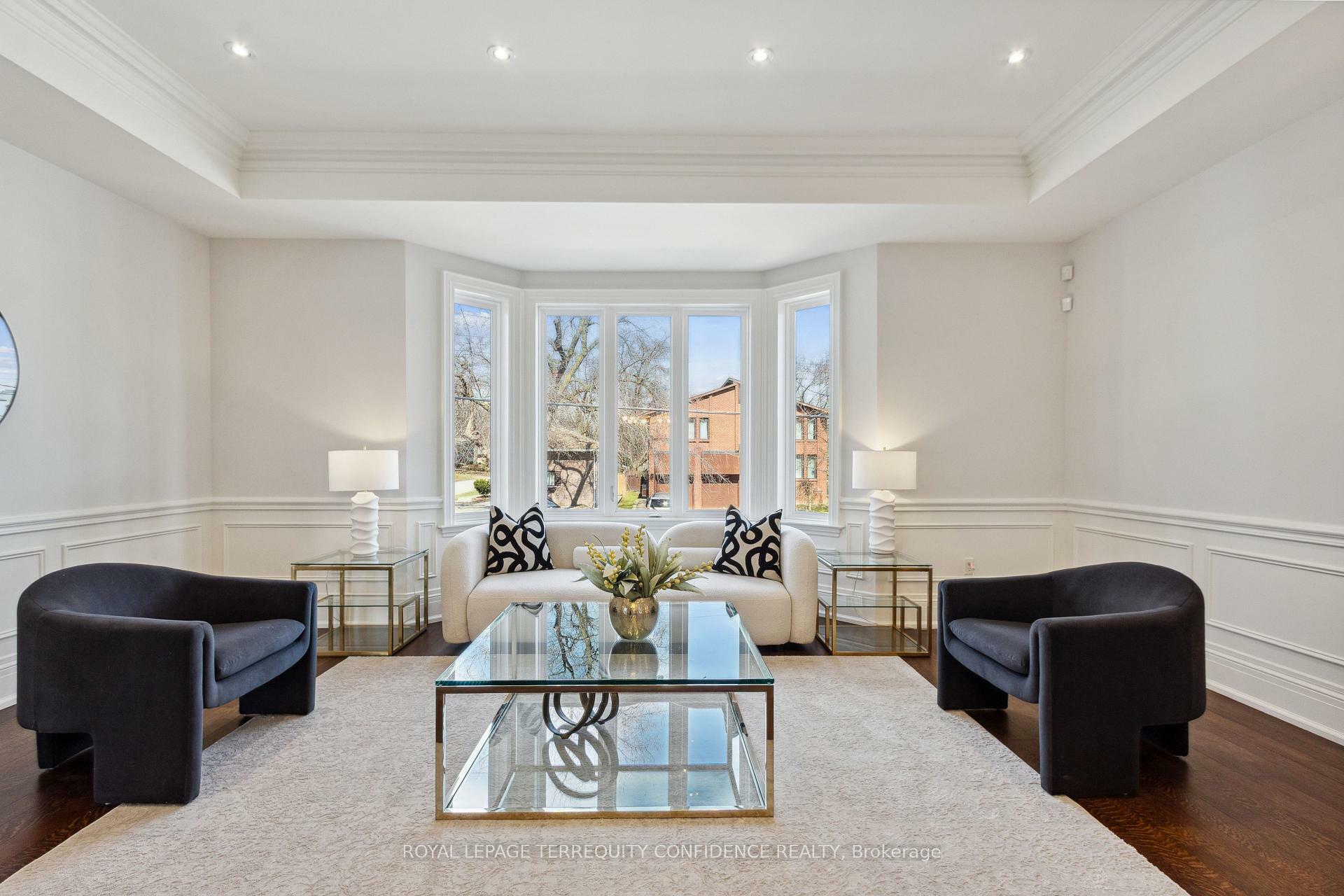 Photo de la propriété: 241 Hounslow Avenue ON M2N 2B5