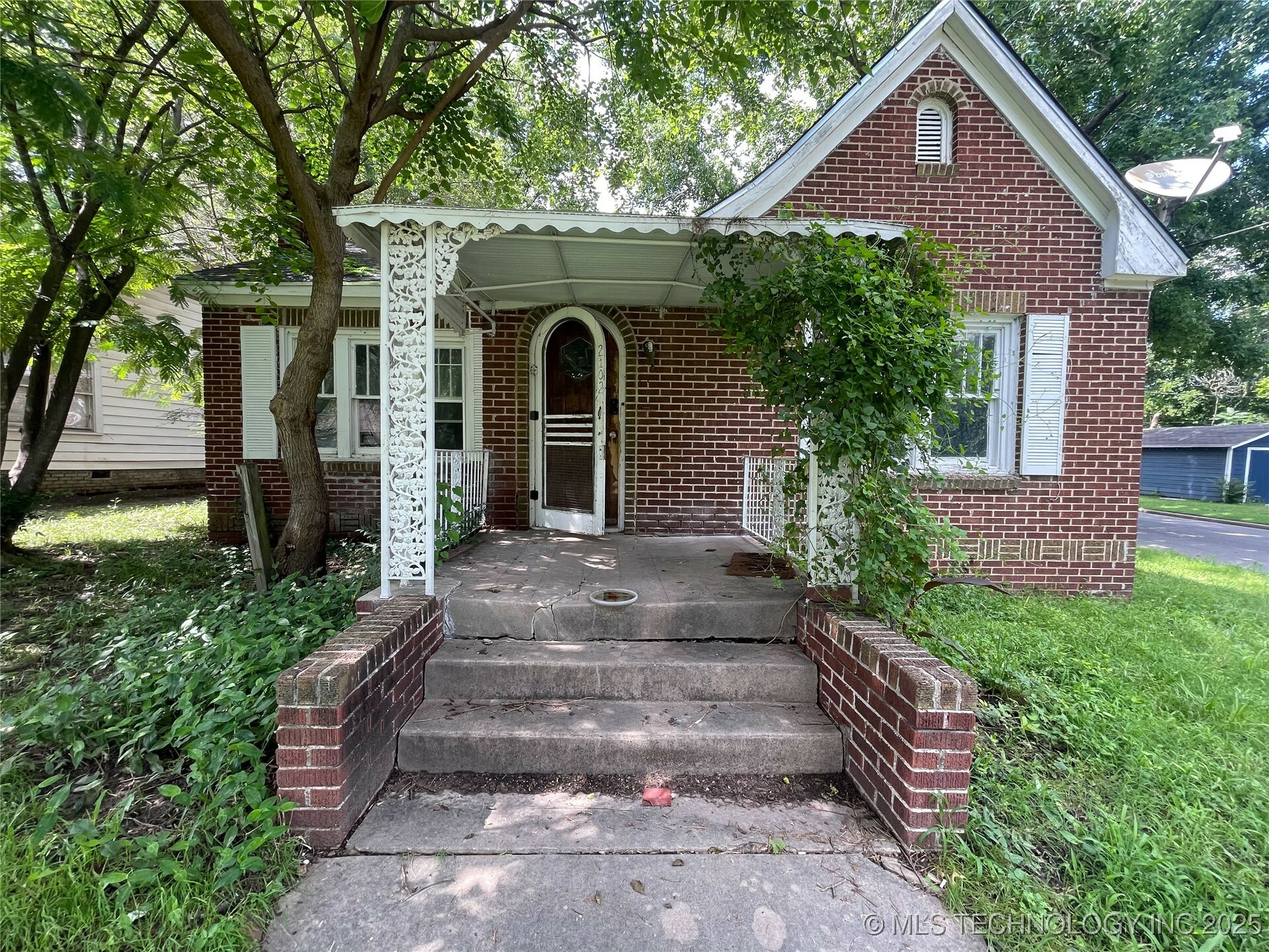 Property Photo: 2102 Denver Street OK 74401