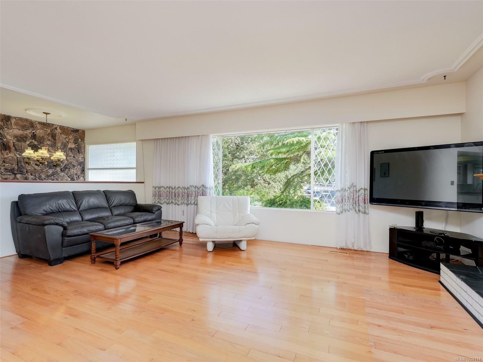 Property Photo: 1611 Cedar Ave BC V8P 1W8