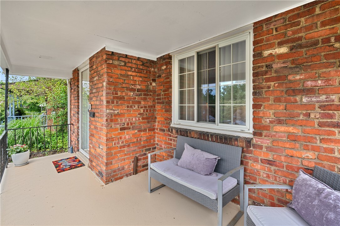 Property Photo: 11 Oakville Dr PA 15220