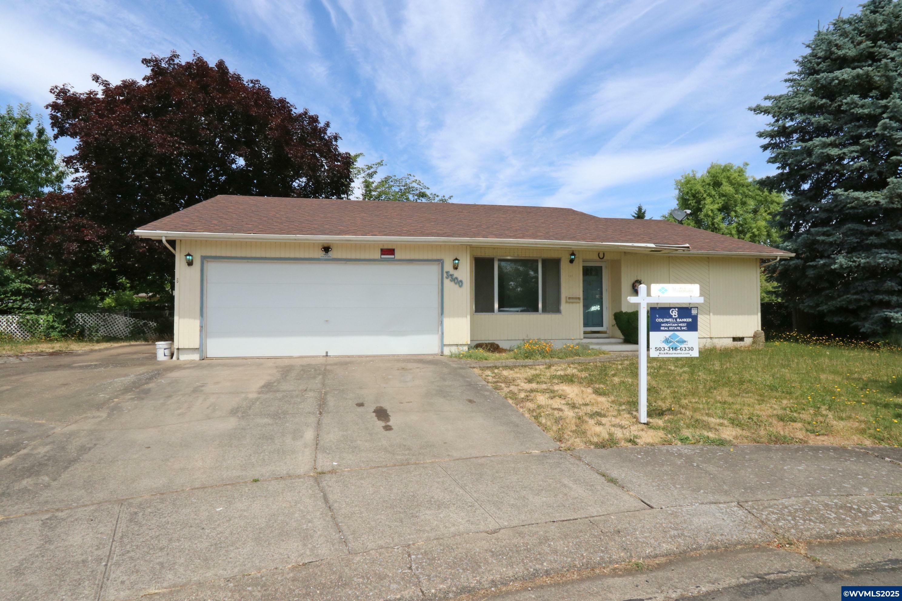 Property Photo: 3300 Devon Pl SE OR 97322