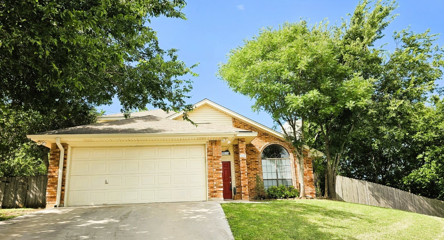 Property Photo: 1202 Bowen Avenue TX 76522