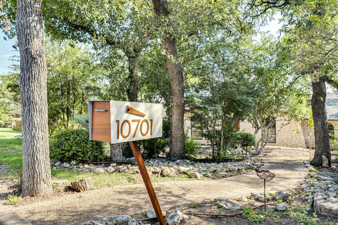 Property Photo: 10701 Glass Mountain Trail TX 78750