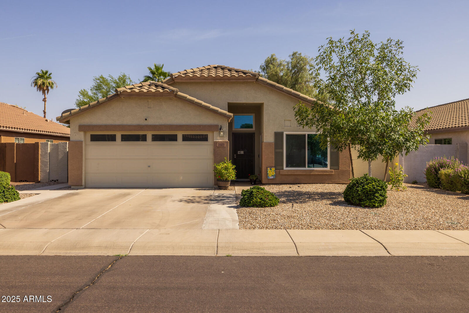 Property Photo: 3905 E Derringer Way AZ 85297