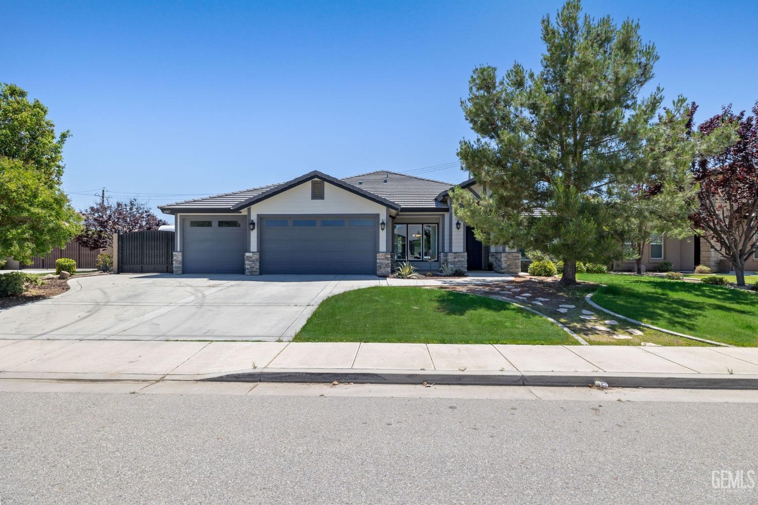 Property Photo: 14507 Evadell Court CA 93314