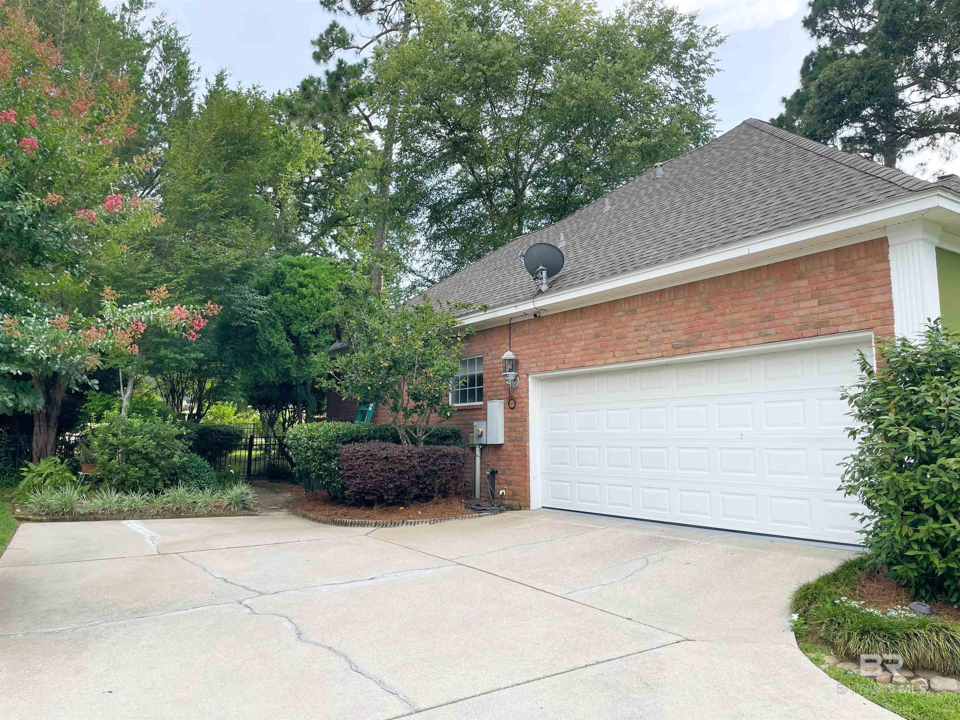 Property Photo: 9849 Aspen Circle AL 36527
