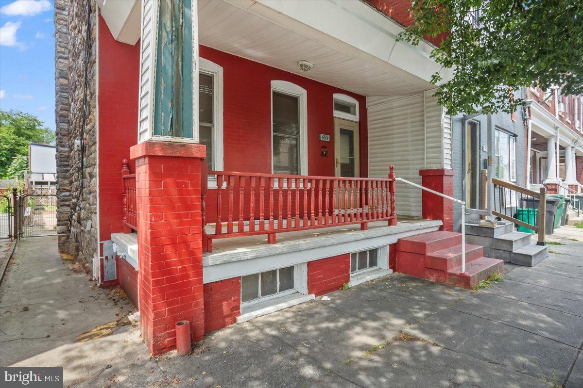 Property Photo: 609 E Chestnut Street PA 17603