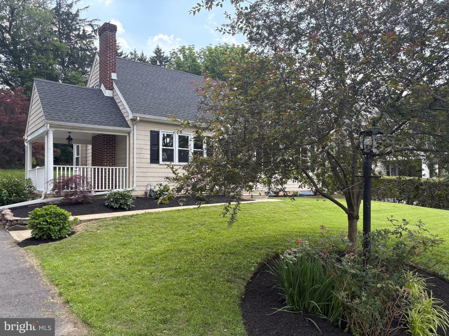 Property Photo: 424 N Rolling Road PA 19064