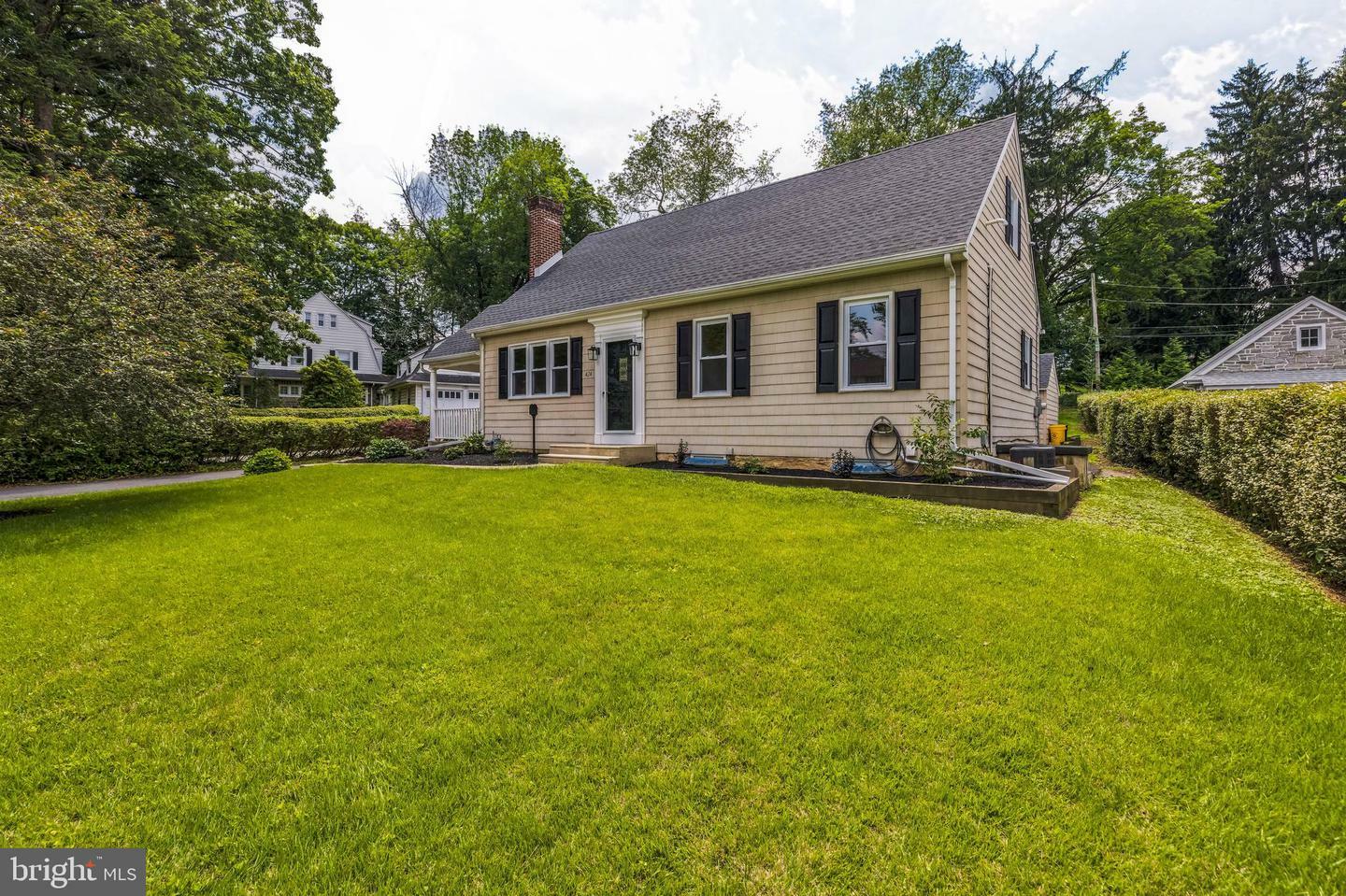 Property Photo: 424 N Rolling Road PA 19064