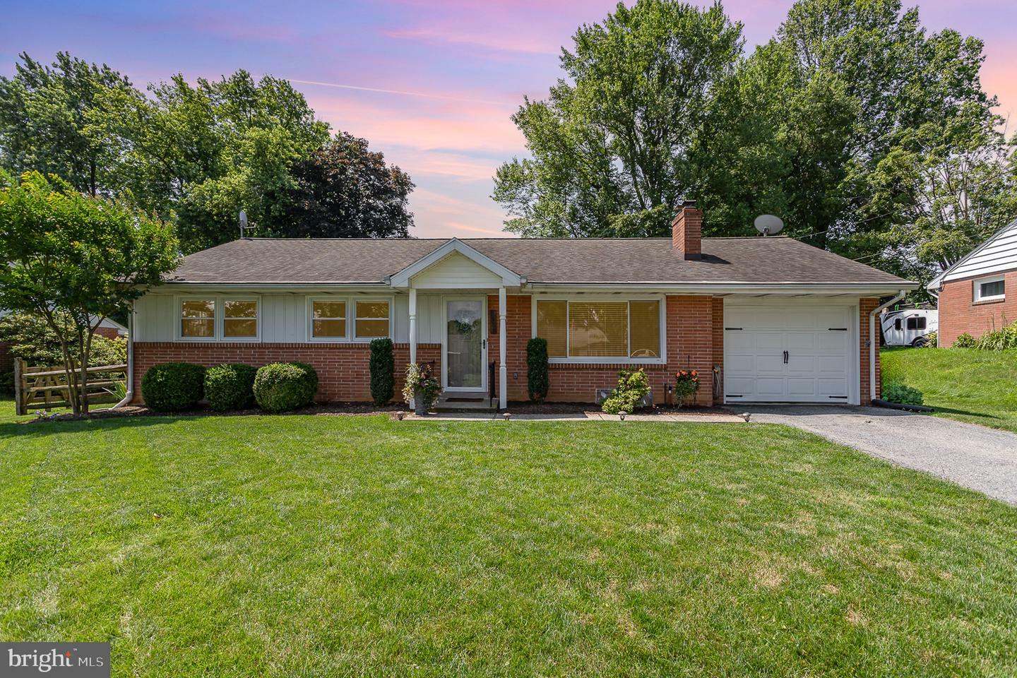Property Photo: 1556 Lambeth Road PA 17601