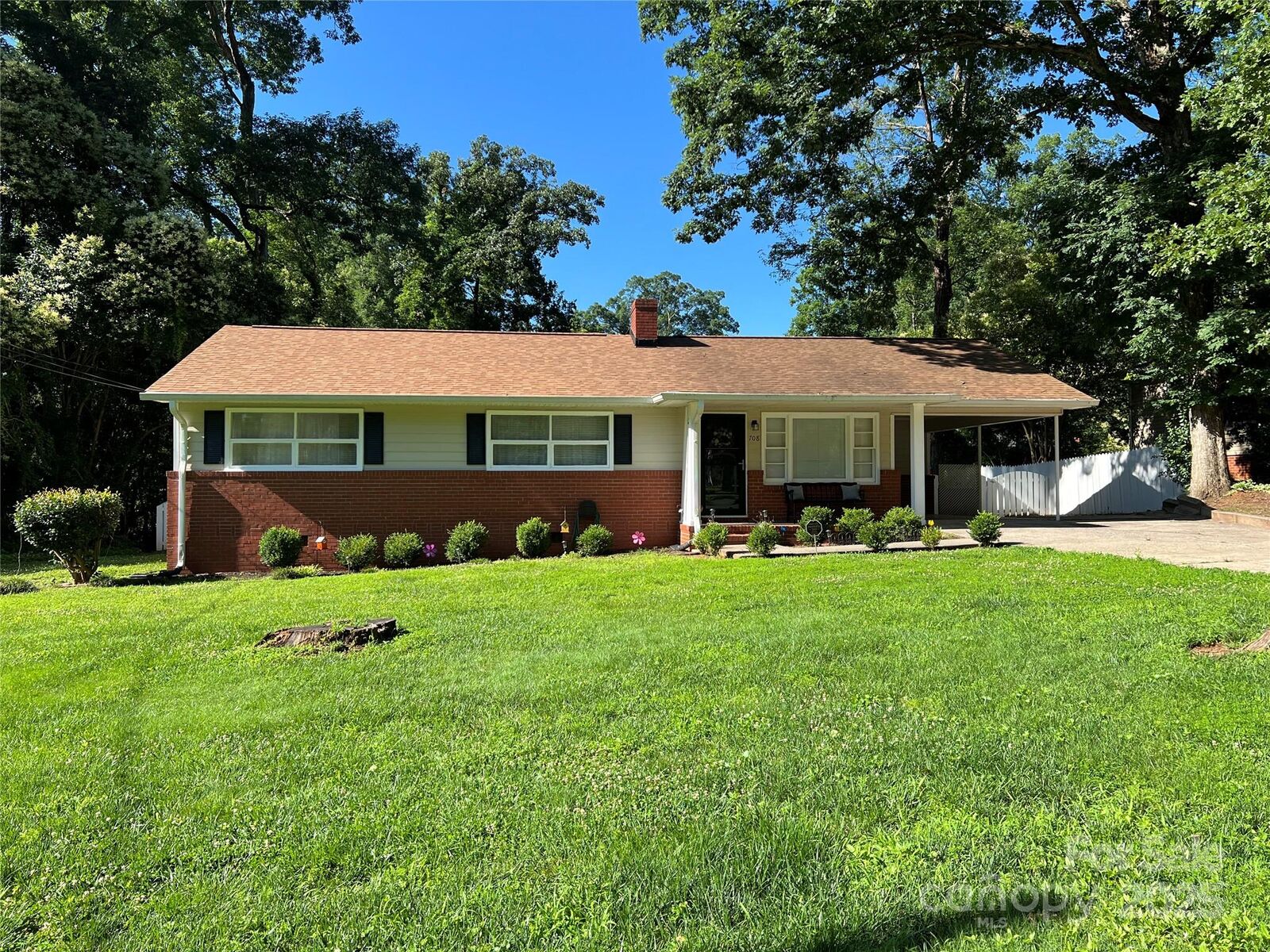 Property Photo:  708 East Street 8,9  NC 28001 