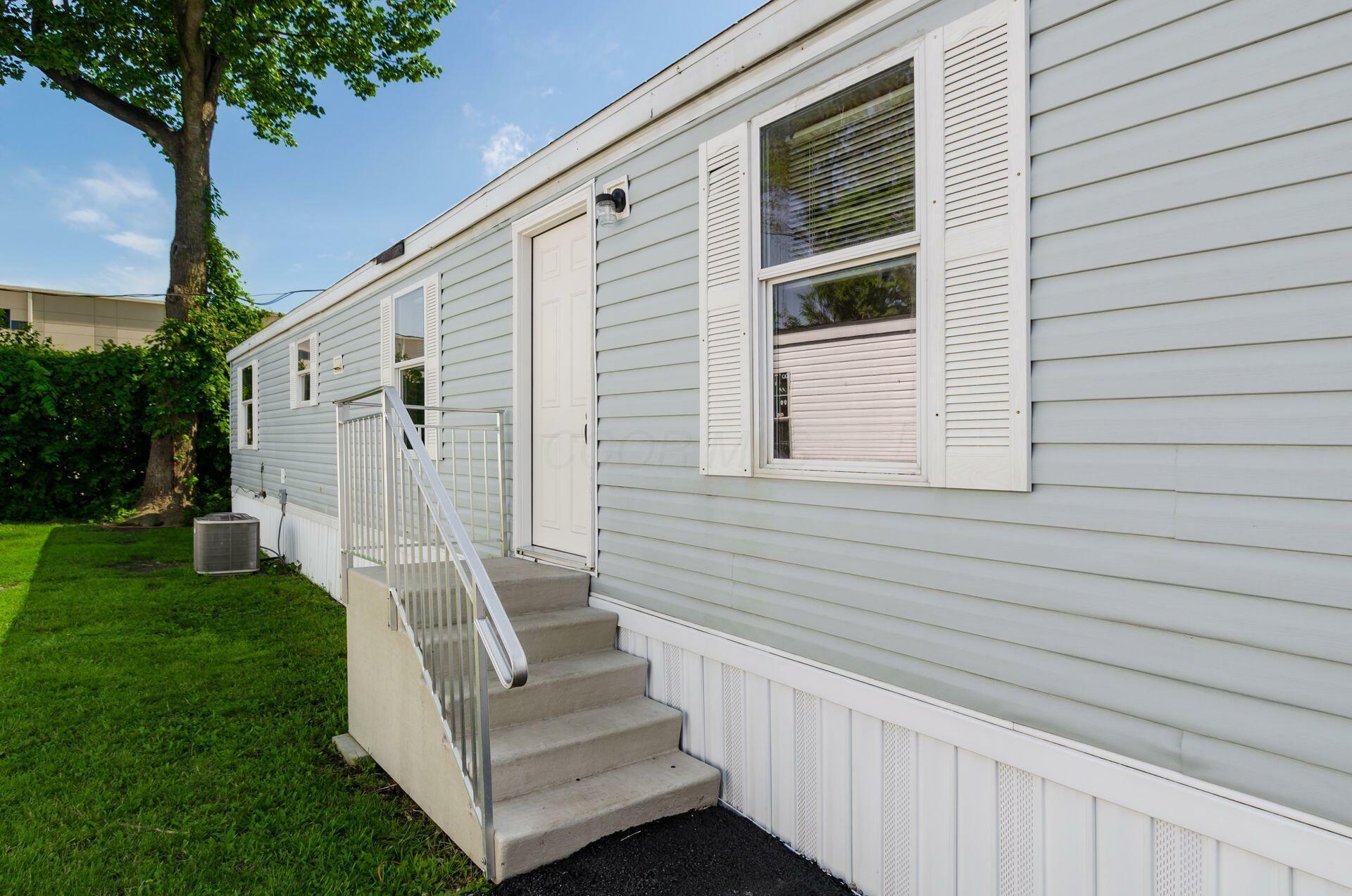 Property Photo: 755 Stelzer Road OH 43219