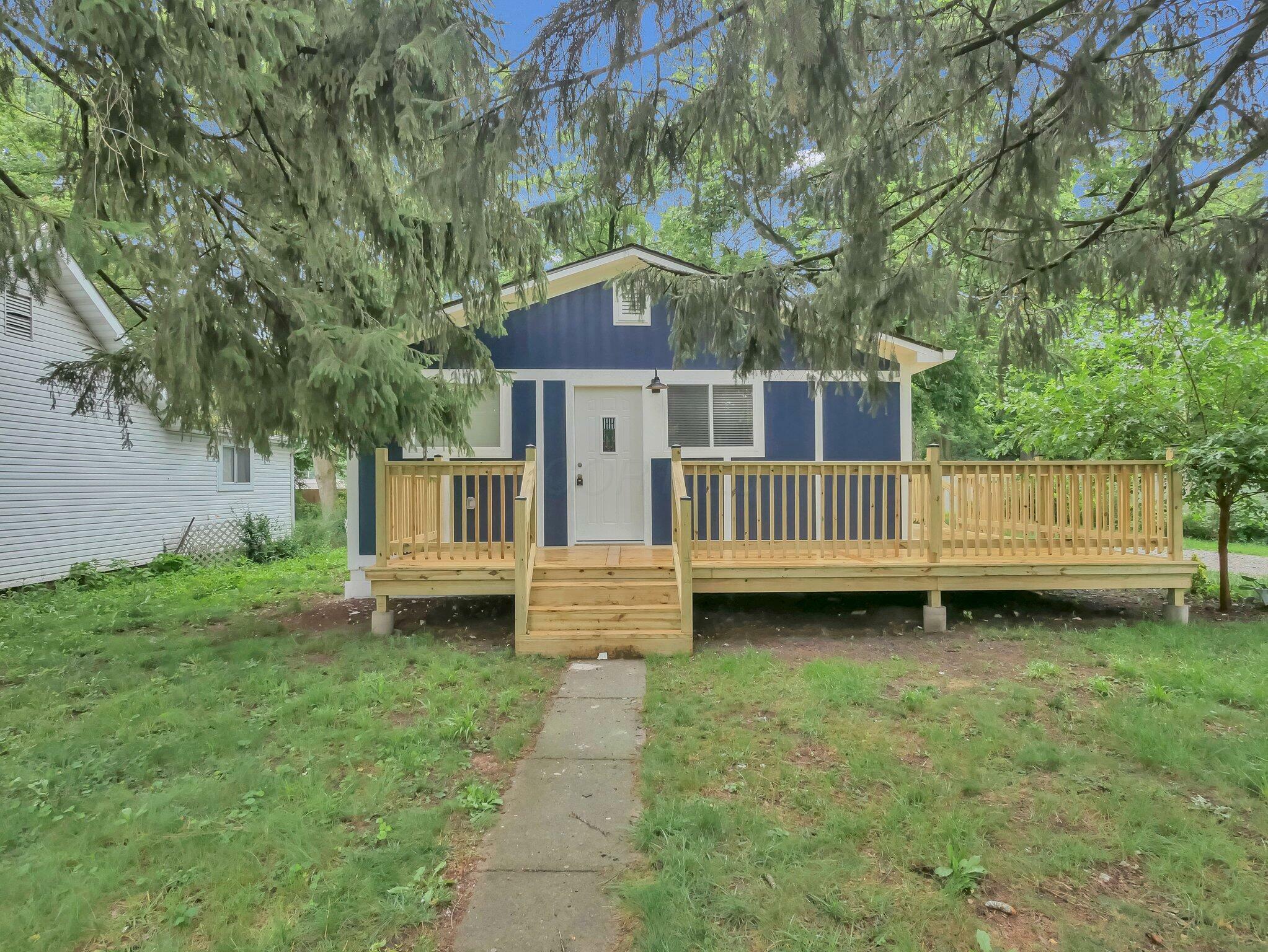Property Photo: 2091 Radnor Avenue OH 43224