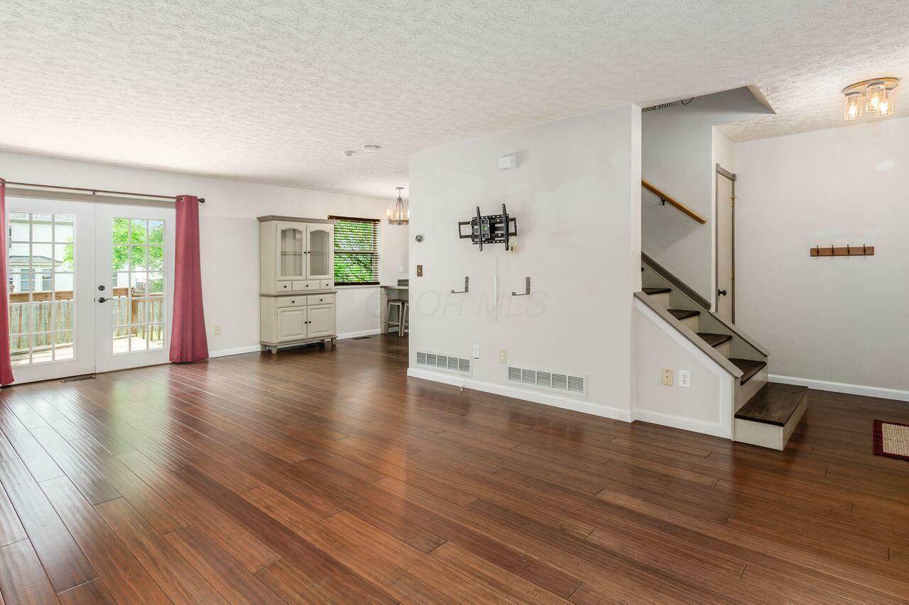 Property Photo: 3073 Sedley Street OH 43068