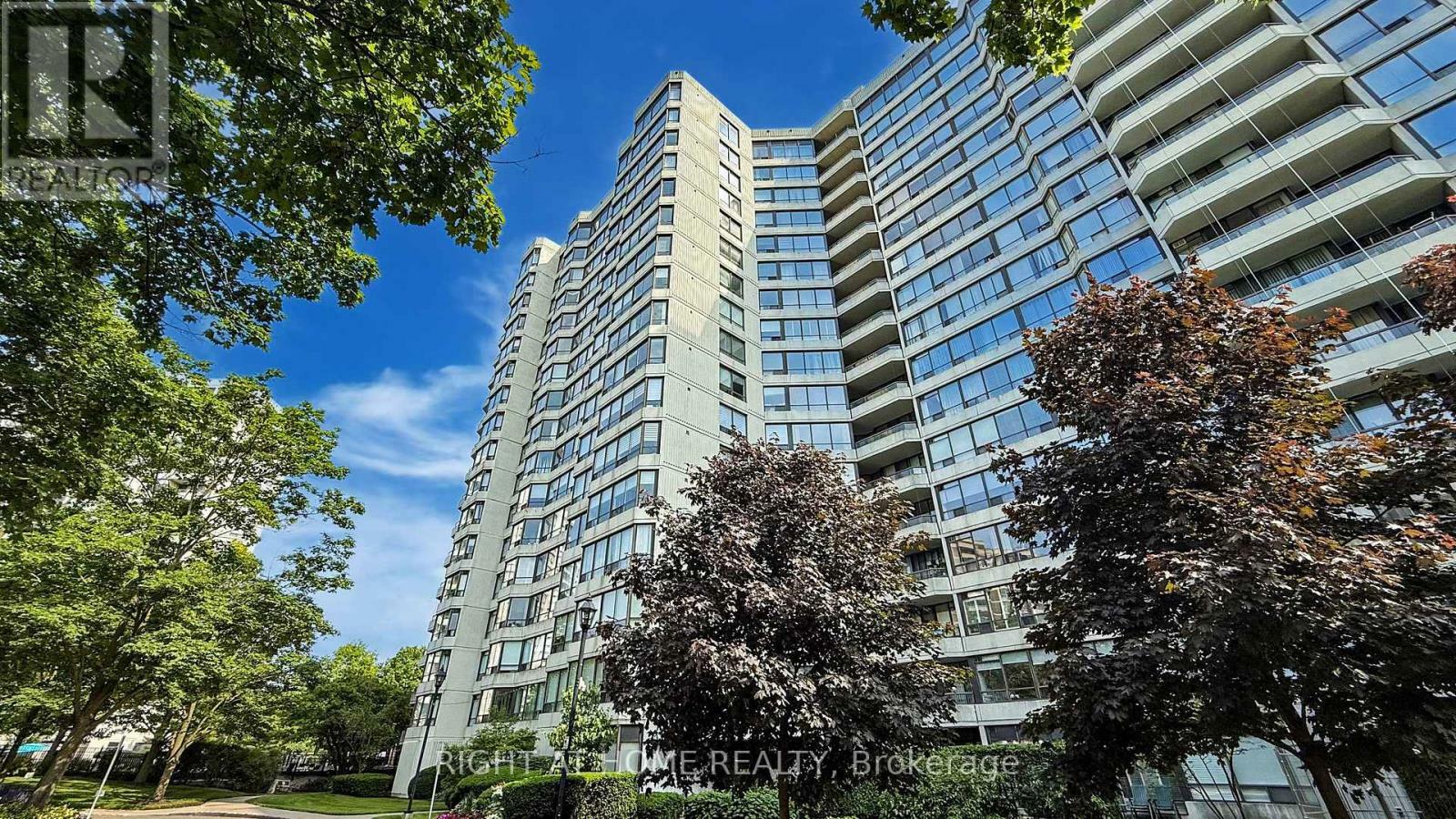 Property Photo: 1121 Steeles Avenue West Ph202 ON M2R 3W7