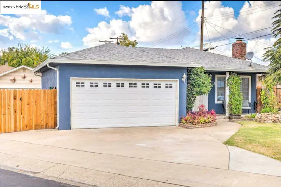 419 Matthew Plz  Lodi CA 95240 photo