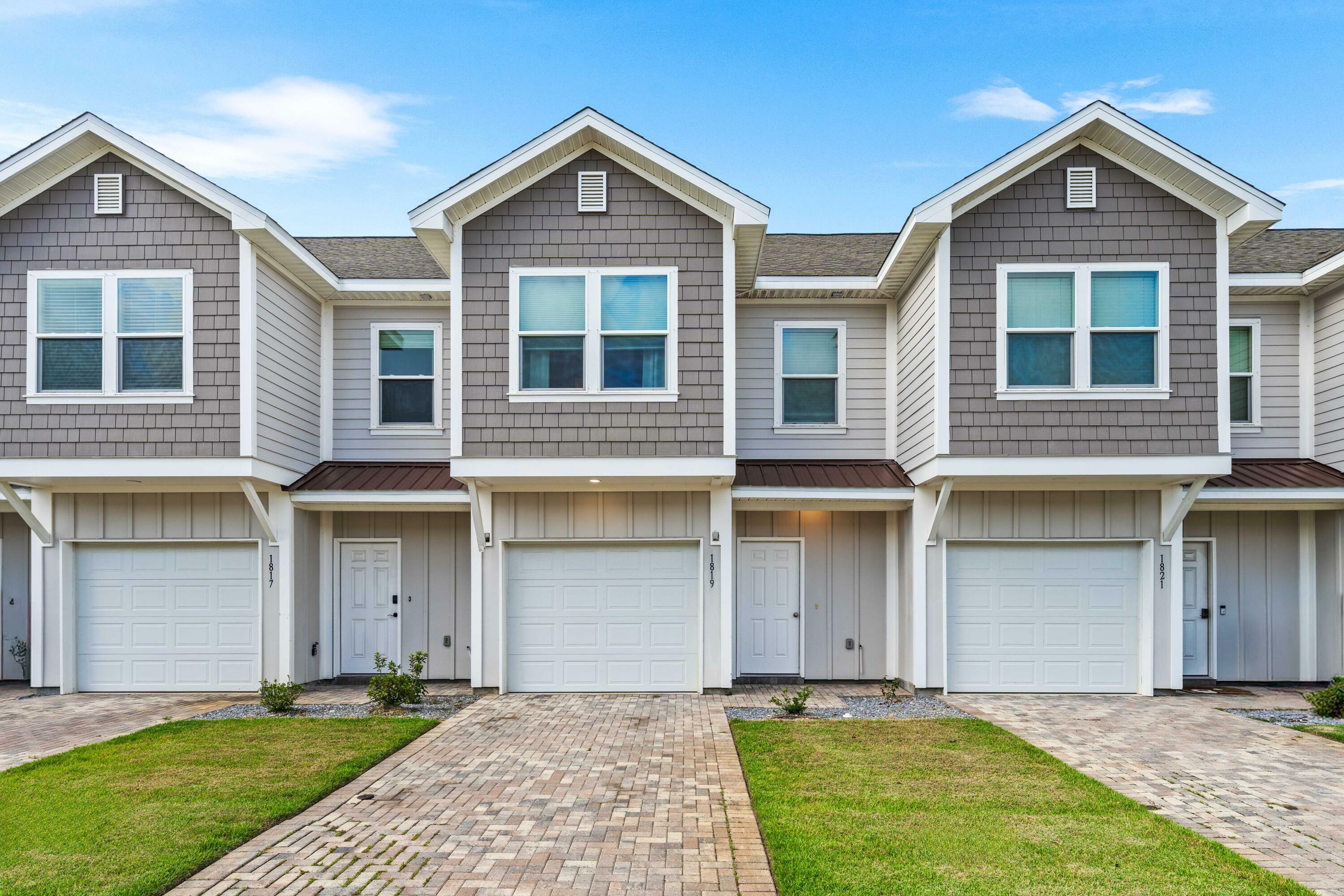 Property Photo:  1819 Stable Lane  FL 32547 