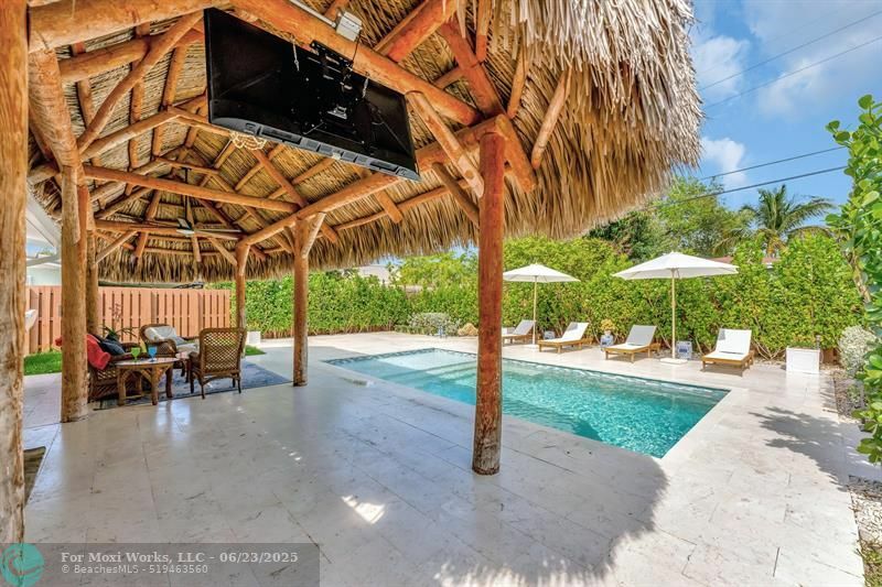 Property Photo: 817 SE 14th Street FL 33441