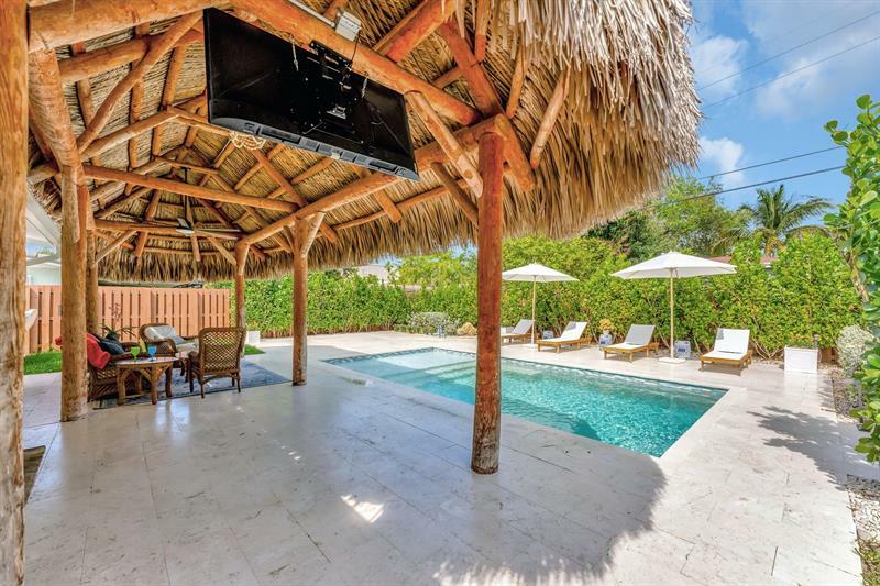 Property Photo: 817 SE 14th Street FL 33441