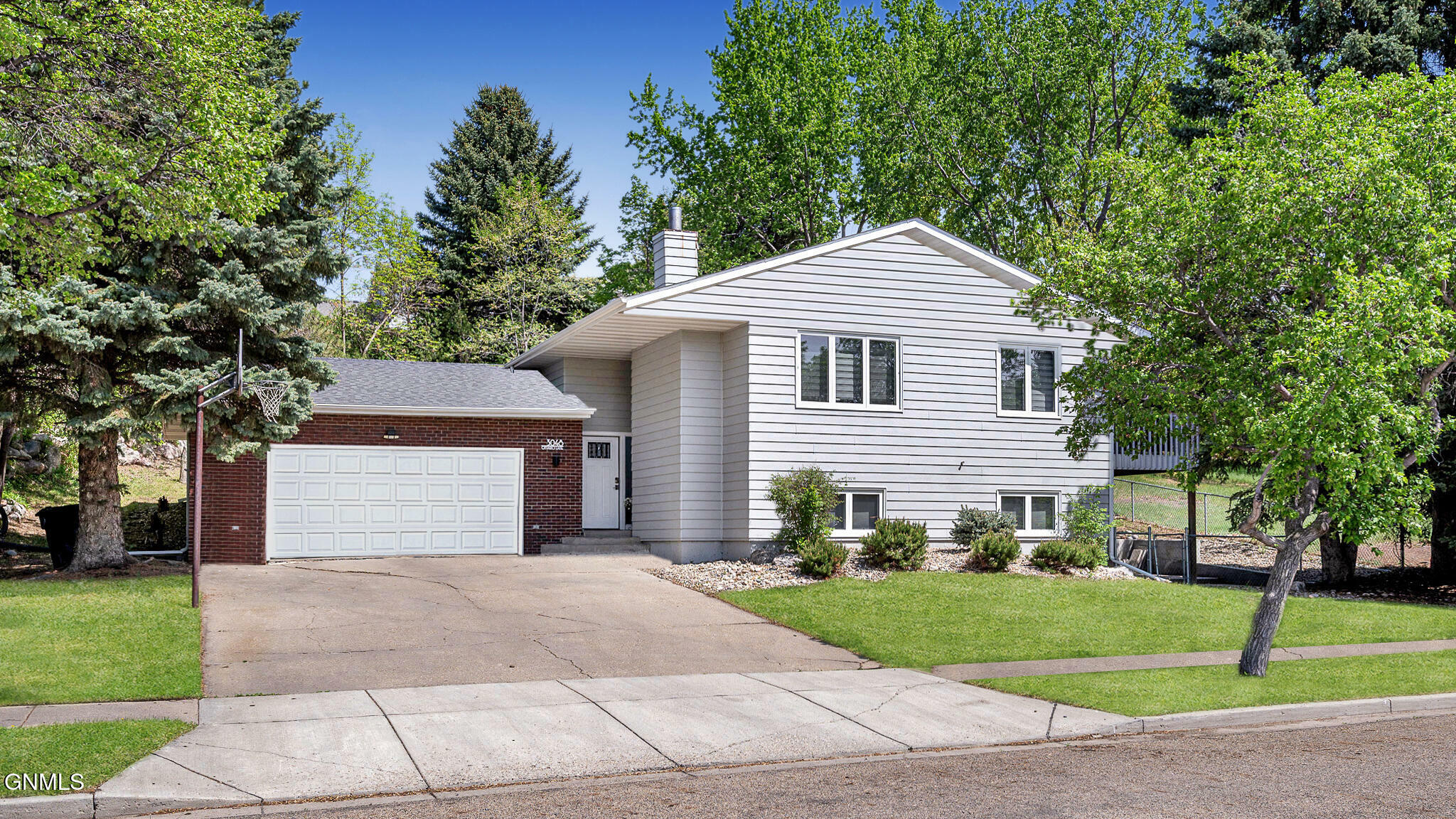 Property Photo:  3048 Ontario Lane  ND 58503 